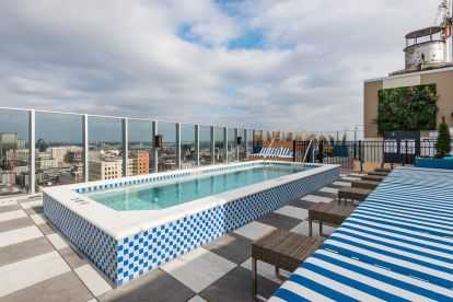 800 City Club Apartments Sky Club pool